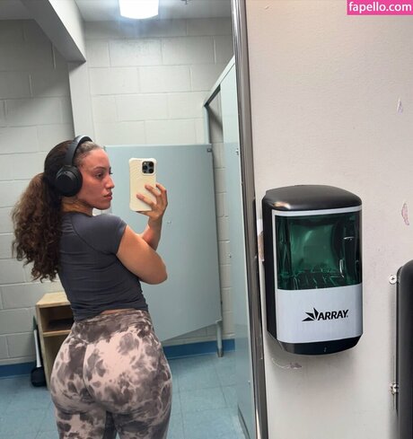 Kaliegh Robinson naked pornstar pic