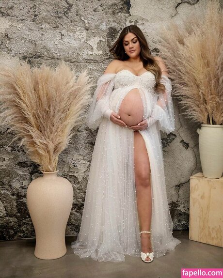 Brittany Cartwright beautiful actress img