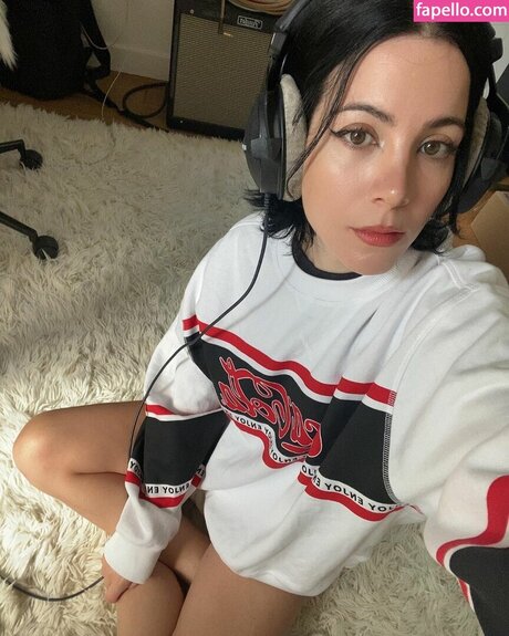 Luna Shadows model hd images