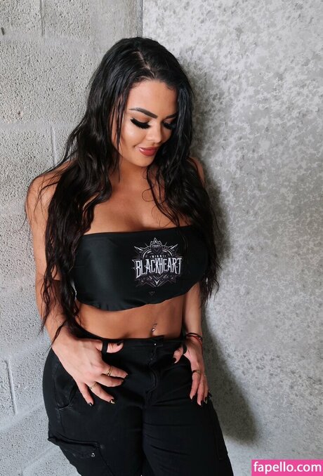 Nikki Blackheart model beautiful img