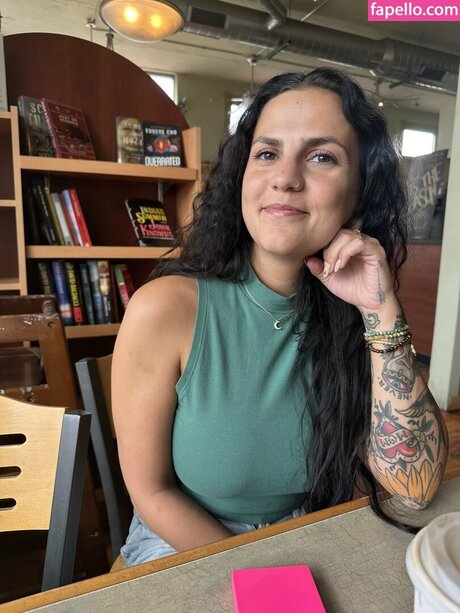 ughhjen free model picture