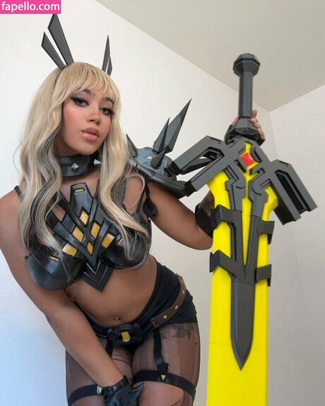 frizzyimposter star photos