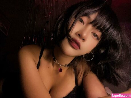 Atiqaaarn pornstar nude pic