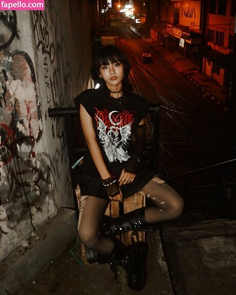 Atiqaaarn high quality pornstar images