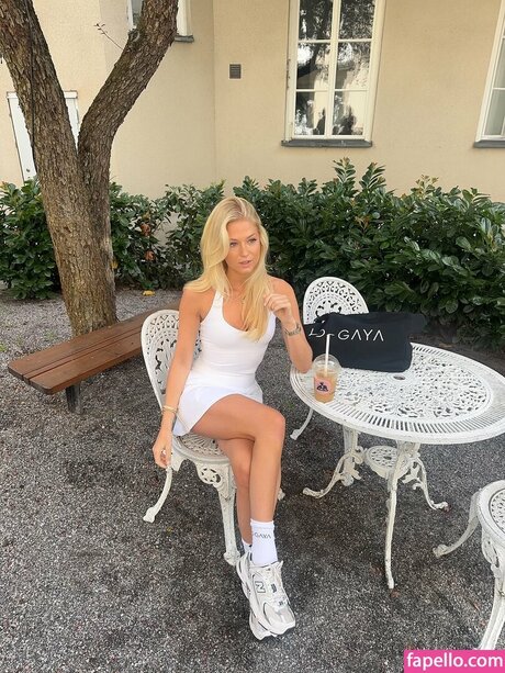 blonde natural onlyfans hd pic