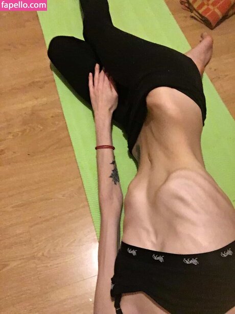 La Strawberry exclusive actress picture