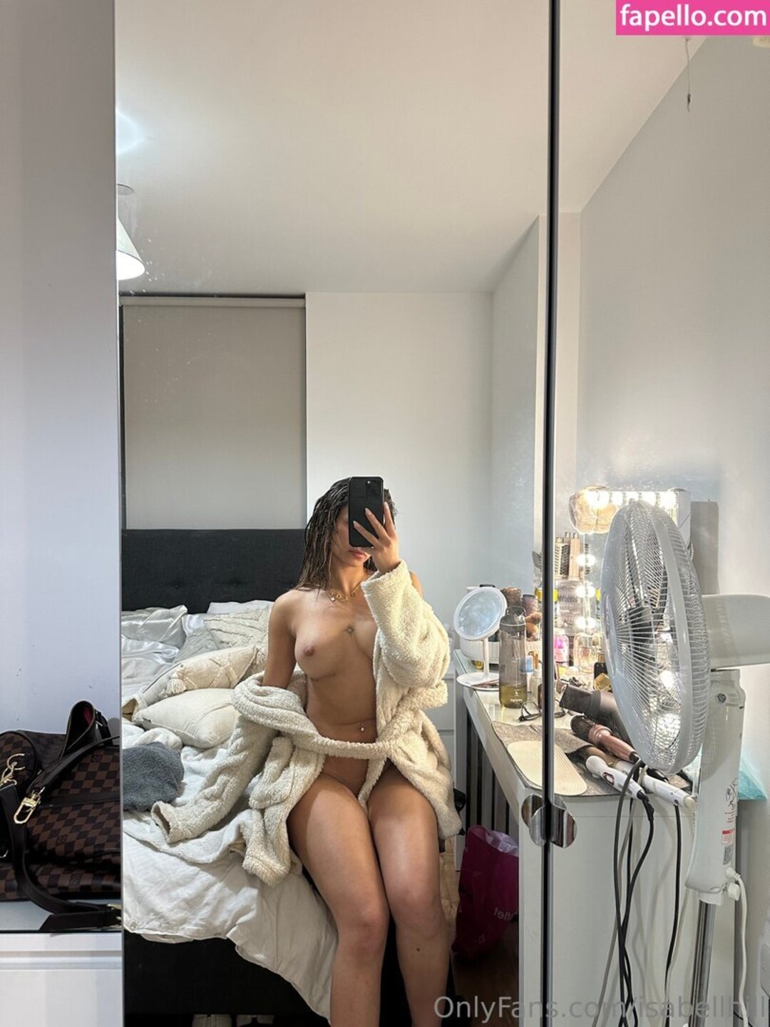 Isabell Hill model art galleries