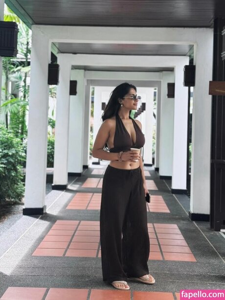 Ruhani Sharma perfect actress image