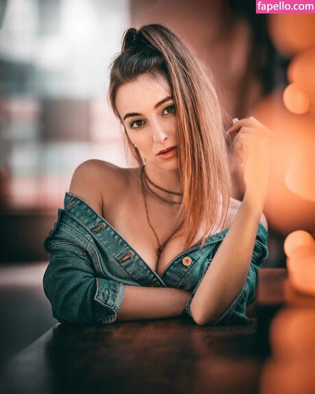 Larissa Schmiederer top star pics