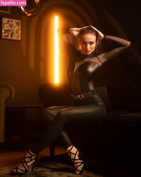 Larissa Schmiederer xxx model pic