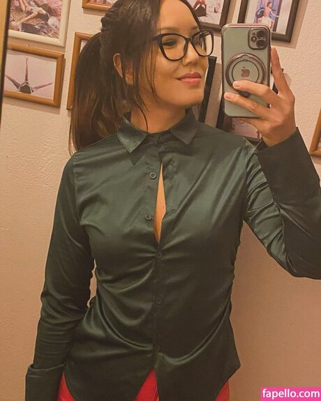 renathashen model adult pic