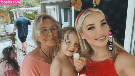 Pearl Farley model hd image