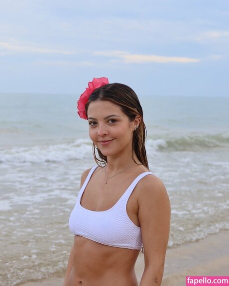 Julia Gomes actress pictures