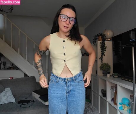 Double Take Reacts pornstar nice pic