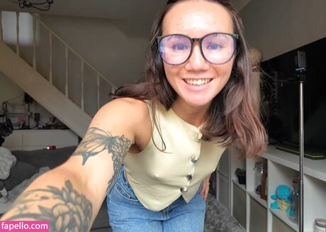 Double Take Reacts model beautiful pics