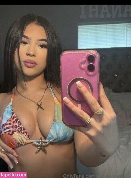 Weluvanahii pornstar nude image