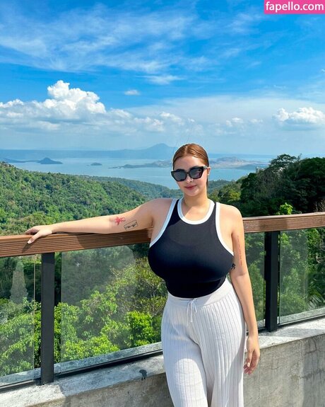 Mitzina Larino naked actress gallery