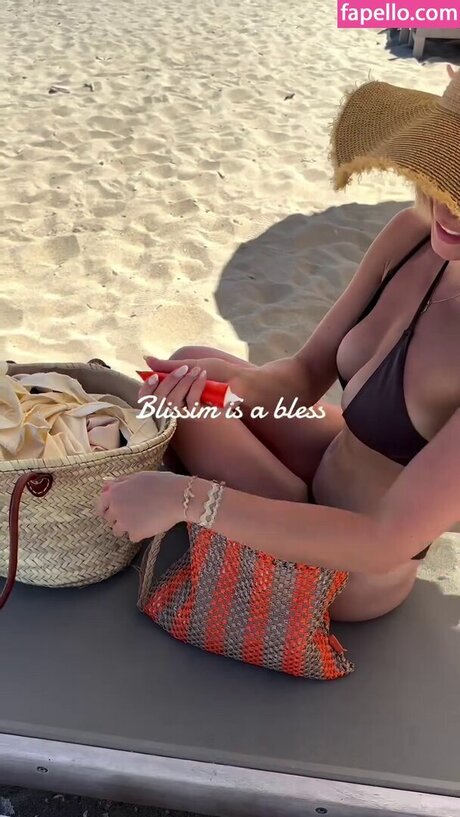 Hello__iris xxx actress photo