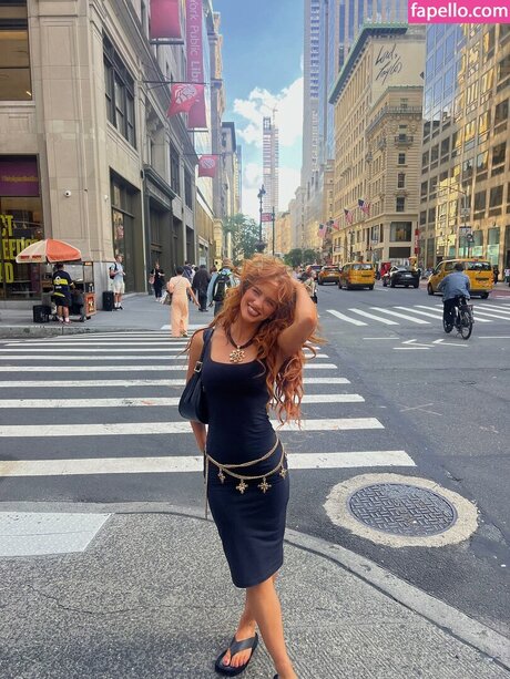 Julia Hatch nice actress picture