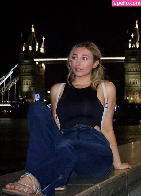 Chlo Matt naked star pictures