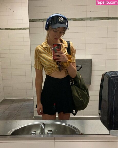 Maddie Phillips art star photo