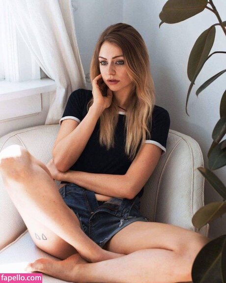 Maddie Phillips pretty star pics