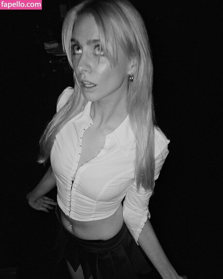 Maddie Phillips sexy actress pictures