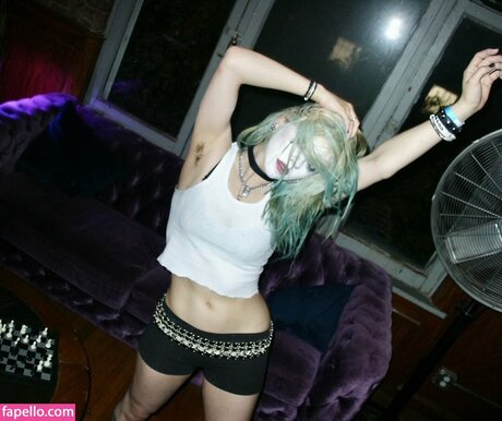 tiny onlyfans hot archive