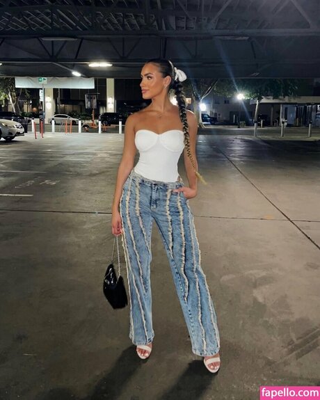 Ariana Barrett beautiful model photos