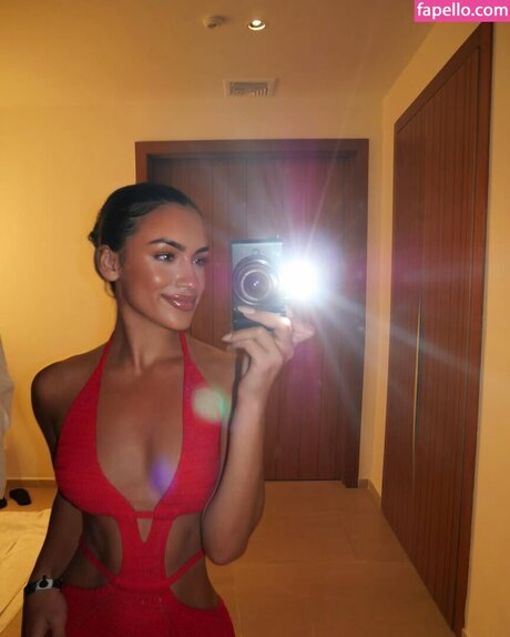 Ariana Barrett star erotic photos