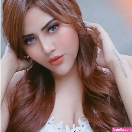 Niez ka beautiful model photo