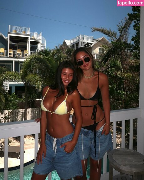 Lydia Lowry naked star img