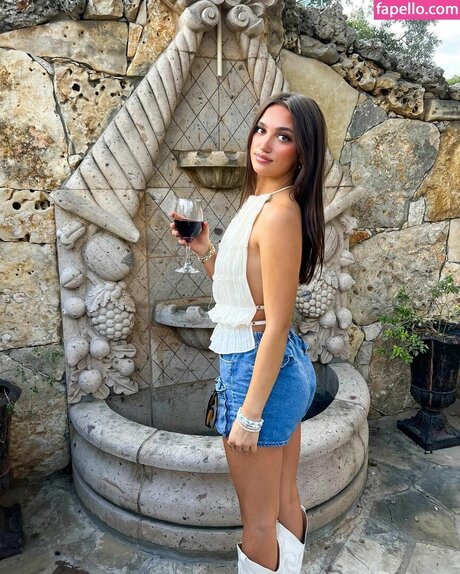 Katie Thompson model art gallery