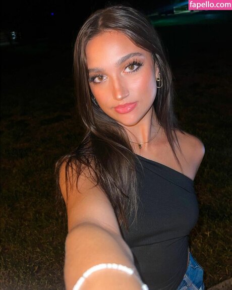 Katie Thompson model free photo