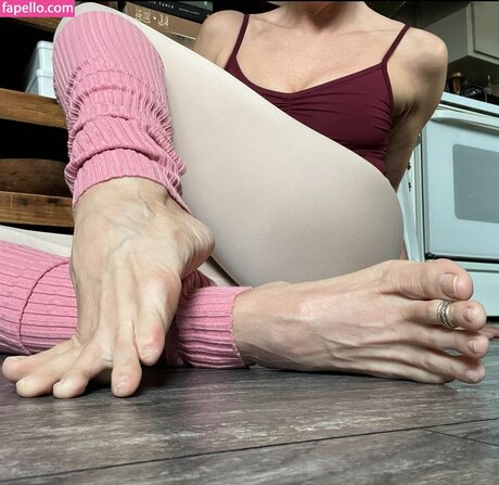 Mrs Stark model hot pics