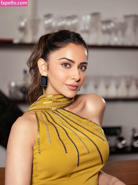Rakul Preet star hd pics