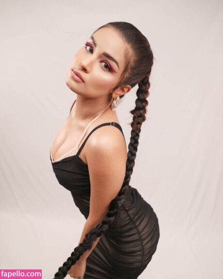 Avneet Kaur top model photos