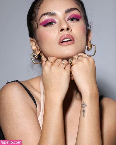 Avneet Kaur model nice gallery