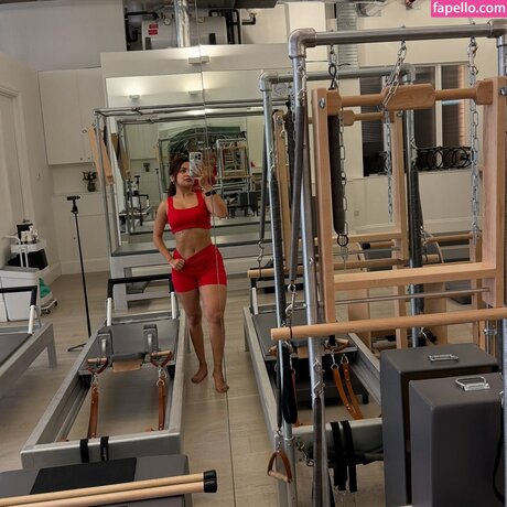 Avneet Kaur pornographic actress pics