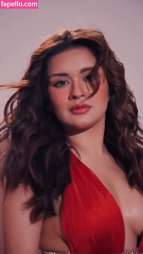 Avneet Kaur beautiful actress img