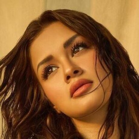 Avneet Kaur nudes actress pics