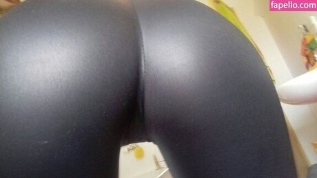 MaryjaneAuryn model pornographic images