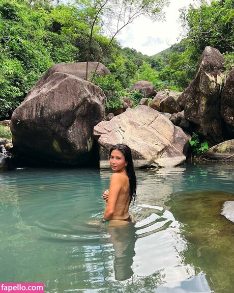 angadobo nude pornstar pic