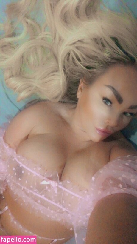 Mercedes Twitter Milf model xxx pics