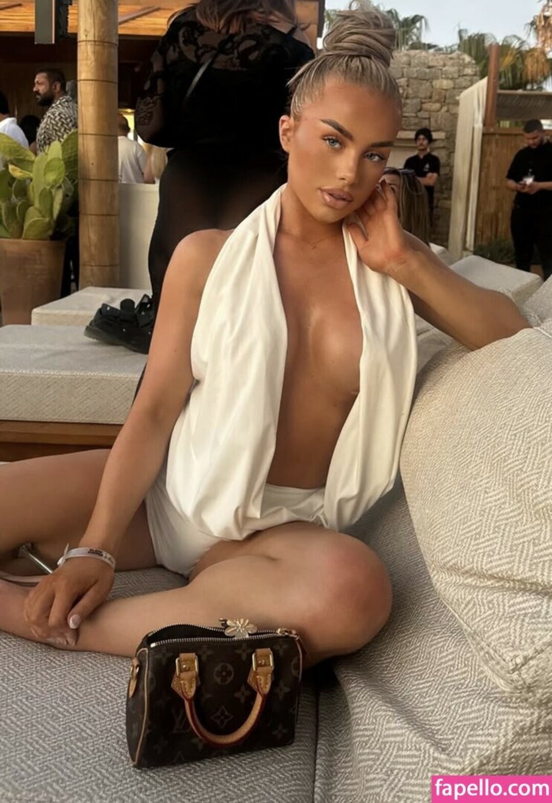 Holl Elizabeth free star gallery