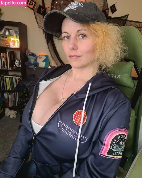 Bayesia Nash model adult pictures