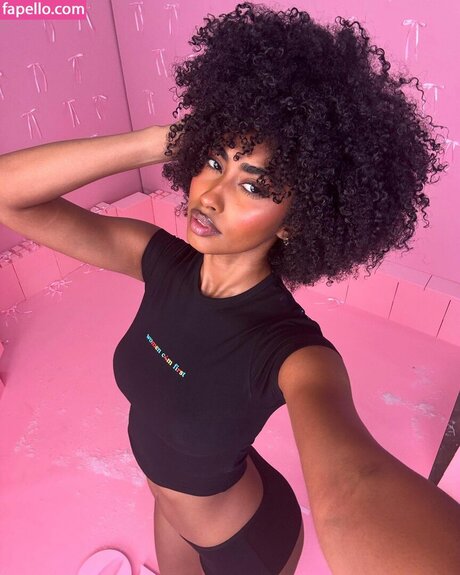 Jasmine Chola sexy model pic