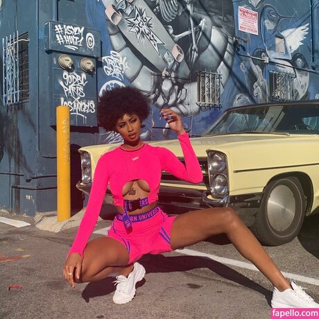 Jasmine Chola pretty star picture