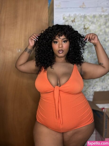 Millybunnie nude pornstar pic