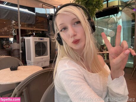 MayBunny star porn picture